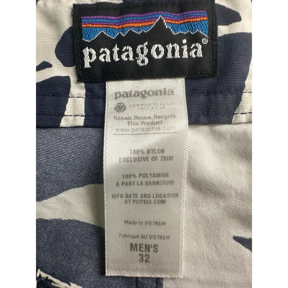 Patagonia Wavefarer Board Shorts‎ Mens 30 Navy White Tropical Floral Swim Trunks